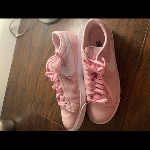 light pink low top Nike’s
